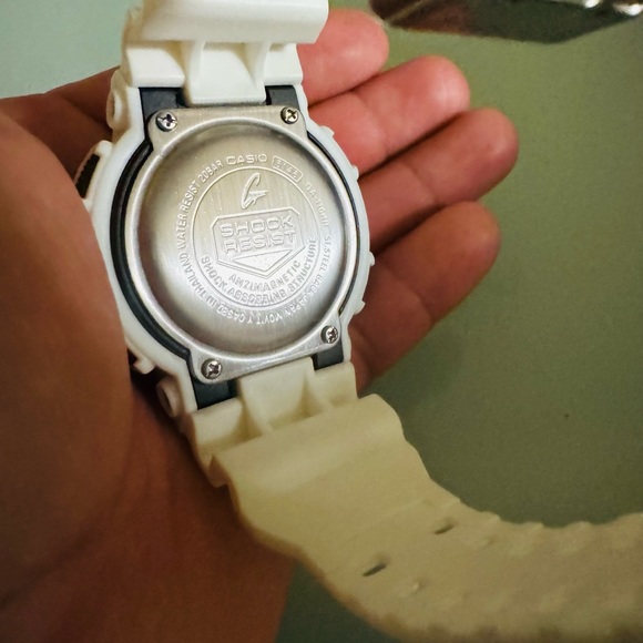 G-SHOCK CASIO WHITE-BLACK DIAL - Picture 8 of 13